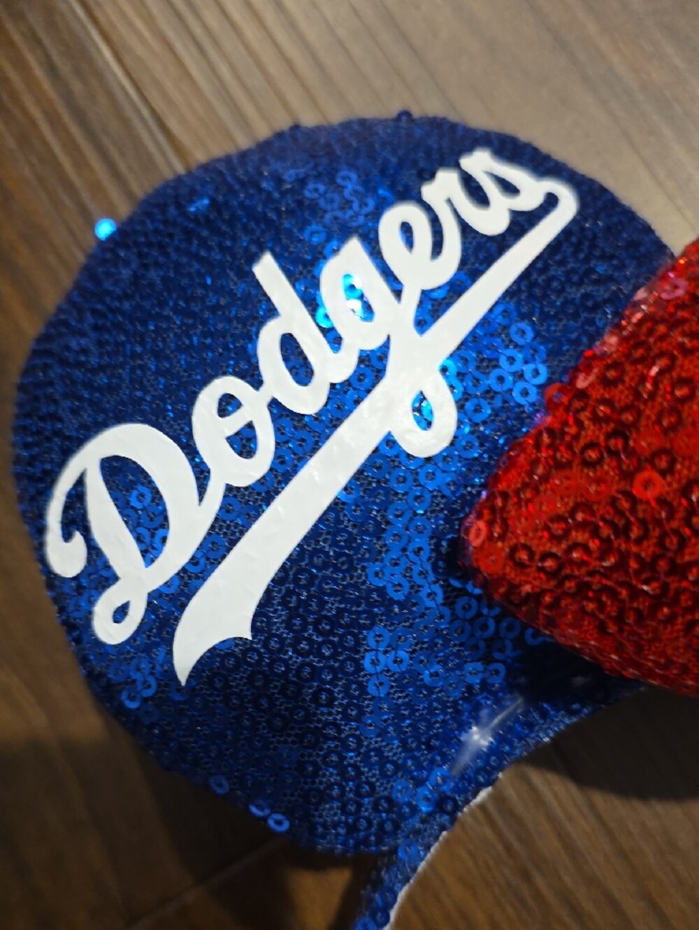 Los Angeles Dodgers Sequin Minnie Ears with Red Bow - Picture 3 of 4